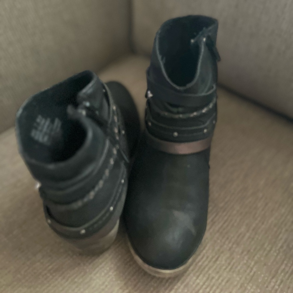 SO black faux booties